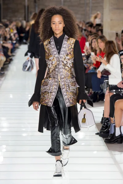 Look 11